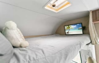 Easy to Drive Comfy RV Rental