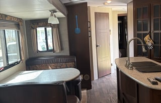 Family Camper Sleeps 6 Pets Welcomed! Rental