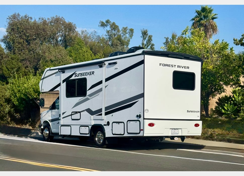 Class C Motor Home rentals in Los Angeles