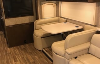 2018 Thor Motor Coach Miramar 35.2