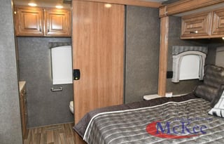 2018 Thor Motor Coach Miramar 37.1