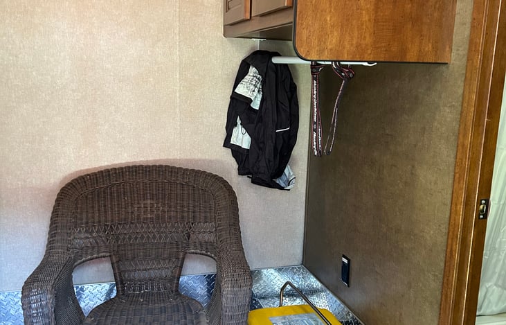 Sitting area I. Rear garage with cabinet and close hanging bar