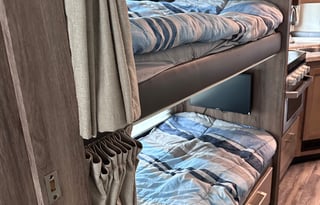 Spacious Family RV Getaway! Sleeps 9!