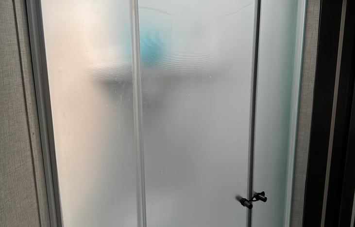 Shower. Towels included