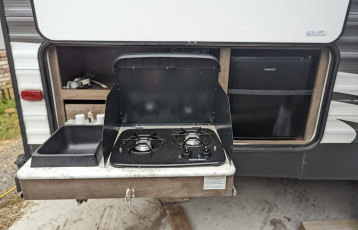 Outdoor sink, stove and mini fridge plus extra storage
