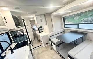 C4-*NEW* 2023 Prism Mercedes Luxury Rv - Sleeps 6