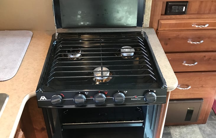 3 gas burner stove and gas oven