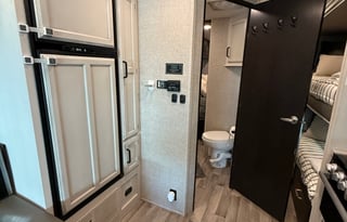 2022 Entegra Odyssey 31F–Sleeps 10, Wifi, Loaded