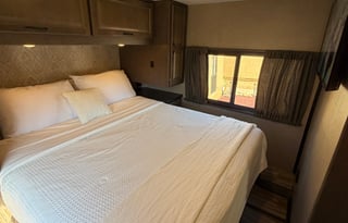 2019 Thor Motor Coach 28A Majestic