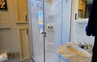 The Easy Living Retreat | Spacious RV + 1.5 Bath