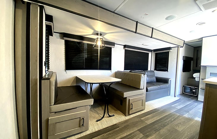 Slide-out dining area and full kitchen — ideal for relaxing evenings at Canyon RV Park, Lake Perris, or Crystal Lake. Great for families booking affordable RV rentals for national parks or beach.