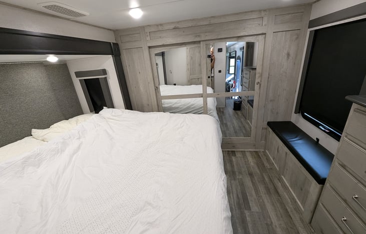 Rest easy in the King Suite. Features a massive wardrobe, stackable washer/dryer prep, and a dedicated master bath. Large windows and premium bedding make it a private, five-star sanctuary.