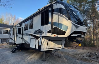 Giant Family RV