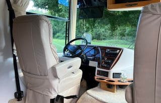 Class A Gulf Stream Sun Voyager - 32'