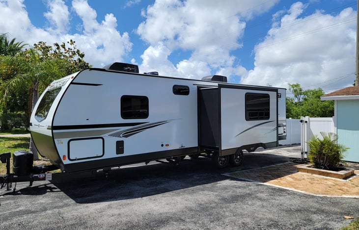 Exterior left side - Slide Out