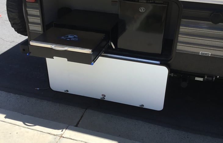 Outdoor Grill & Refrigerator