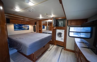 2007 Fleetwood RV Bounder Diesel 38V