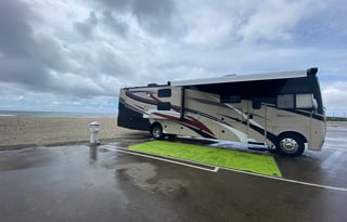 Sleeps 8 ~ 2 FULL baths! - FINDING CLARA-T!