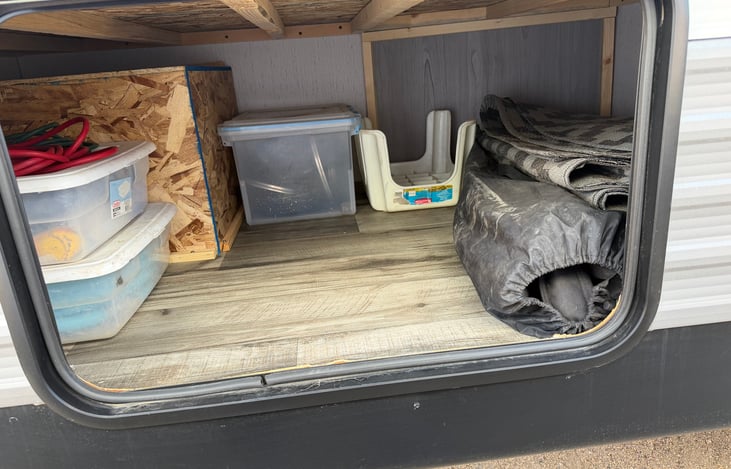 Rear storage compartment