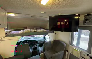 Newly Renovated RV - Minnie - Adventure Machine