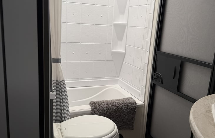 Shower/bathtub