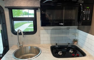 Roam & Roll: 2022 Jayco Melbourne 24L 25Ft RV