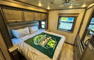 Tiffin Allegro Bay Super C