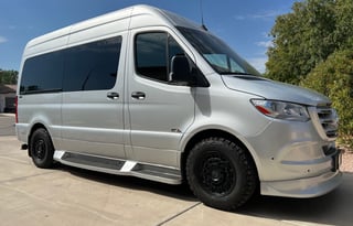 Luxury Mercedes Sprinter Cruiser Van Seats 8