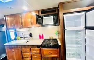 T2020 CONVENIENT & EASY TO DRIVE WINNEBAGO CLASS C