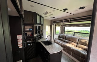 Bumper pull toy hauler