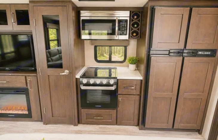 Microwave, gas range, full fridge