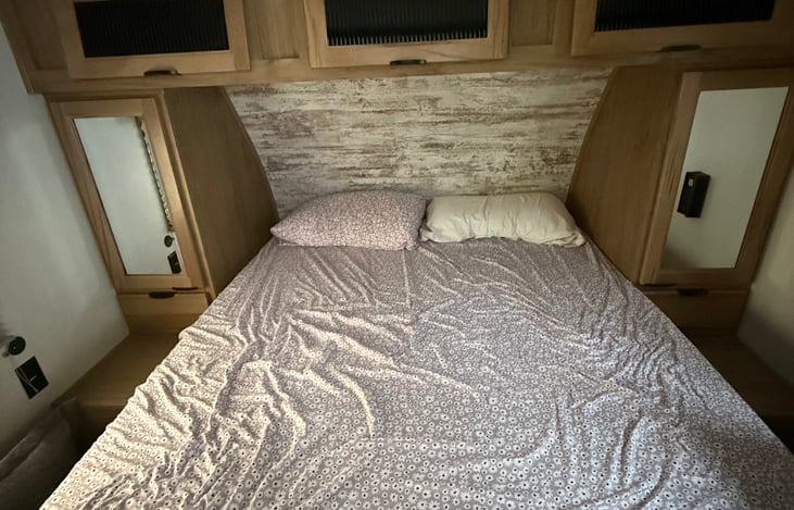 Master bedroom - Queen size