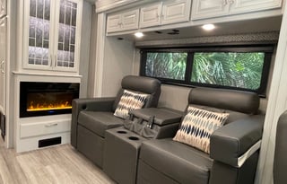 Luxury coach  34rx (CL14)