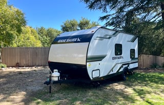 2025 Heartland Eddie Bauer 21’ Camper–Sleeps 6