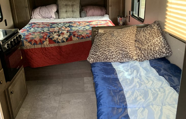 Dinette turned into a single bed for eve a 6 foot man.