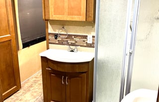 Challenger Luxury Class A Sleeps 4