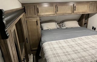 Large Toy Hauler that sleeps 8