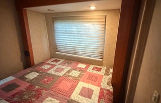 Lexington Class C | 3 Slide-Outs - Low Miles