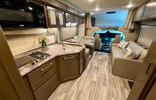 Thor Motor Coach Four Winds 31EV ***Bunk Beds***