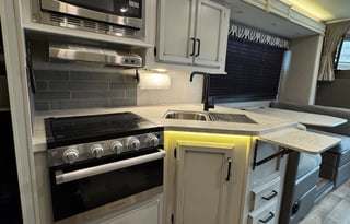 '21 Entegra Odyssey 31F | Stocked |Sleeps 8| Bunks