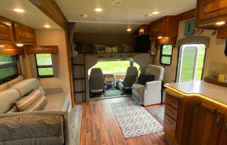 Jayco Seneca 37FS - Super C Class!