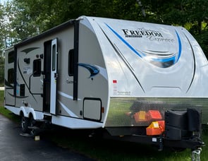 Coachmen RV Freedom Express Ultra Lite 275BHS
