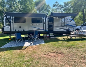 Forest River RV Cherokee Alpha Wolf 26RL-L