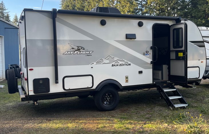 Awning does work and provides lots of shade