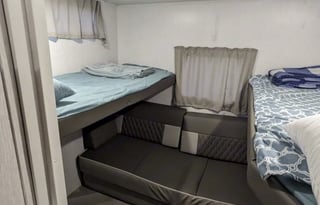 2022 - Sleeps 10! Delivery Available!!