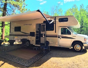 Coachmen RV Leprechaun 270QB Ford 350