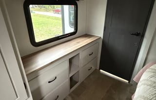 Luxury & Comfort 5th Wheel– Perfect for Adventures
