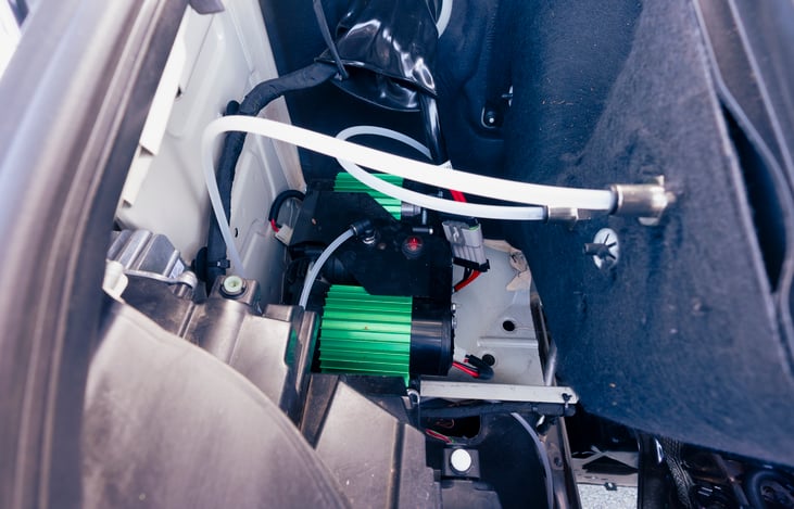 Onboard compressor for airing up SUPS, Kayaks, bicycles and for de-airing and upairing vehicle tires