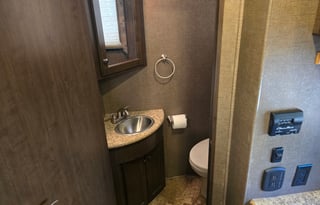 2 Baths, Washer/Dryer, 2 A/Cs, King Bed, Sleeps 6