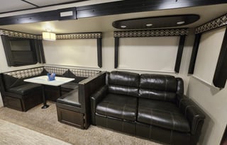 Escape –Spacious and Pet-Friendly Adventure Awaits